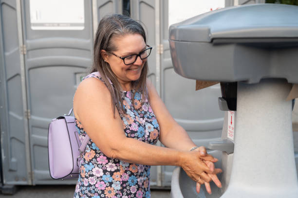 Best Porta potty delivery and setup  in Willoughby, OH